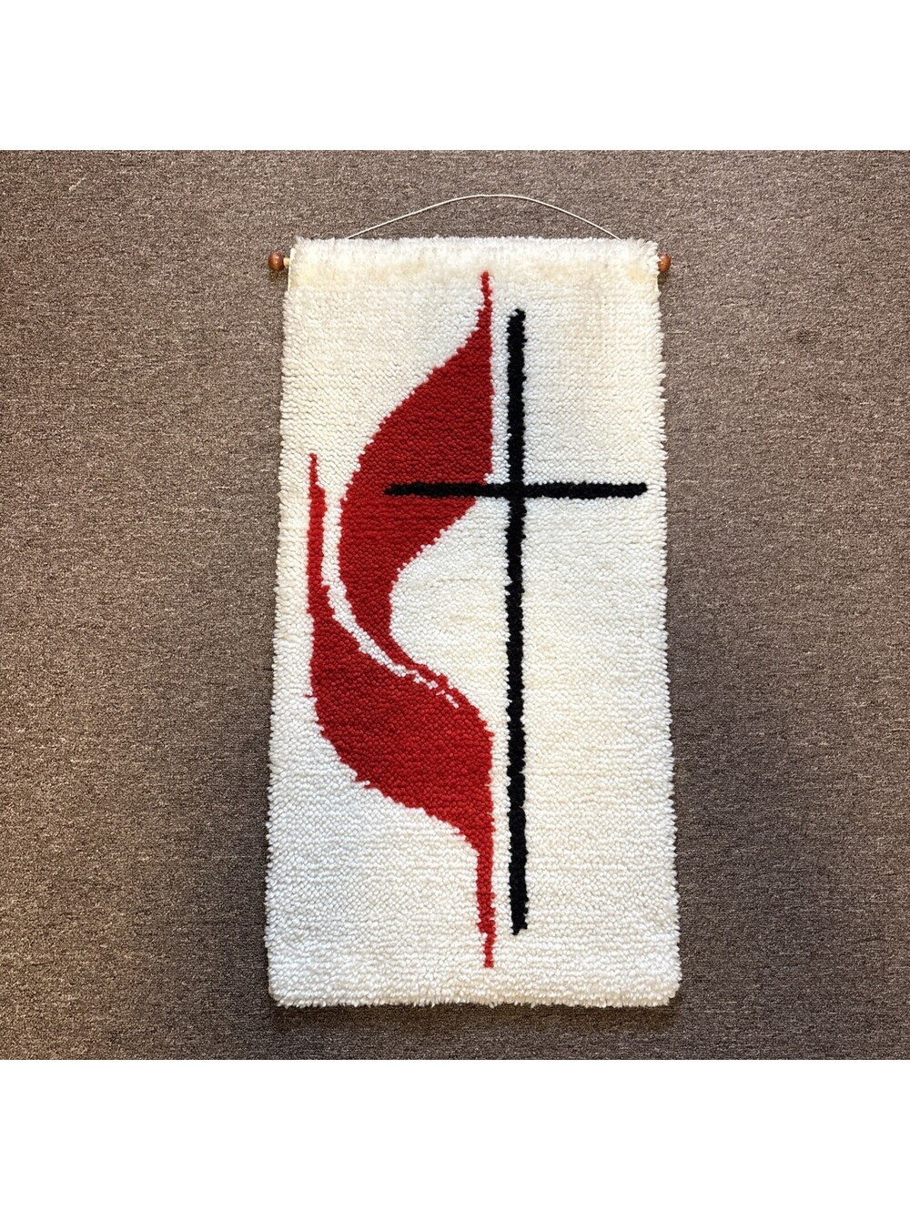 Vintage Shillcraft Cross Christmas Latch Hook Rug Wall Hanging 18”x30”